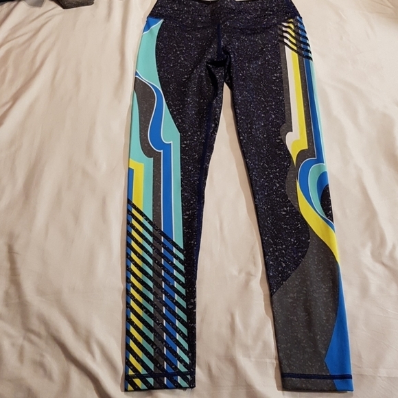 Victoria's Secret women's Knock out tight legging size small - Picture 3 of 4